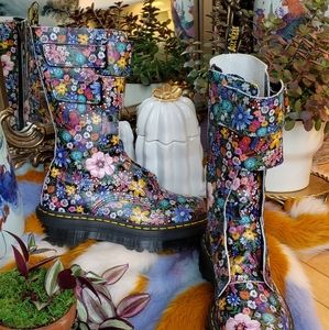 DM Jagger Boot w/ Floral Print in Women's US9/UK7
